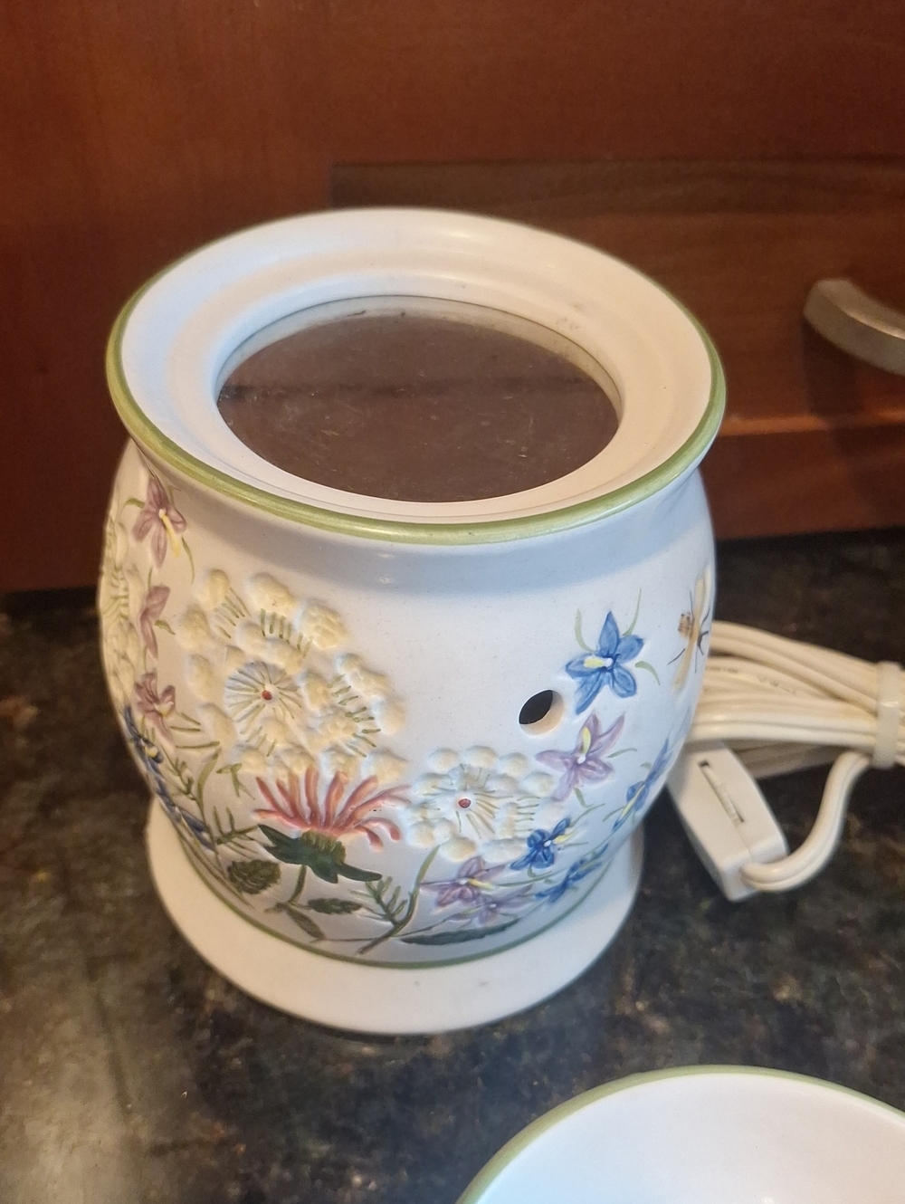 Yankee Candle White Wax Warmer with Butterfly And Bee Accents - Picture 2 of 7
